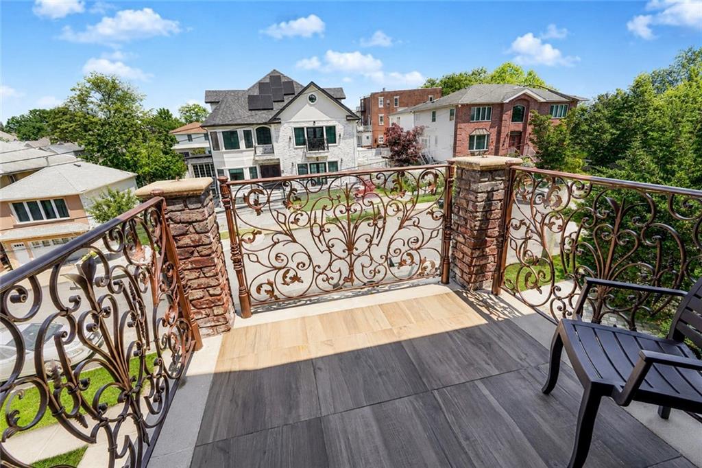 14 WALNUT Place Oakwood Brooklyn NY 10306