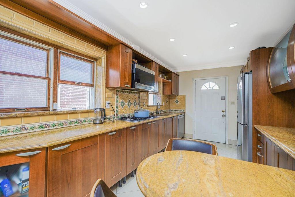 1711 Gerritsen Avenue Madison Brooklyn NY 11229