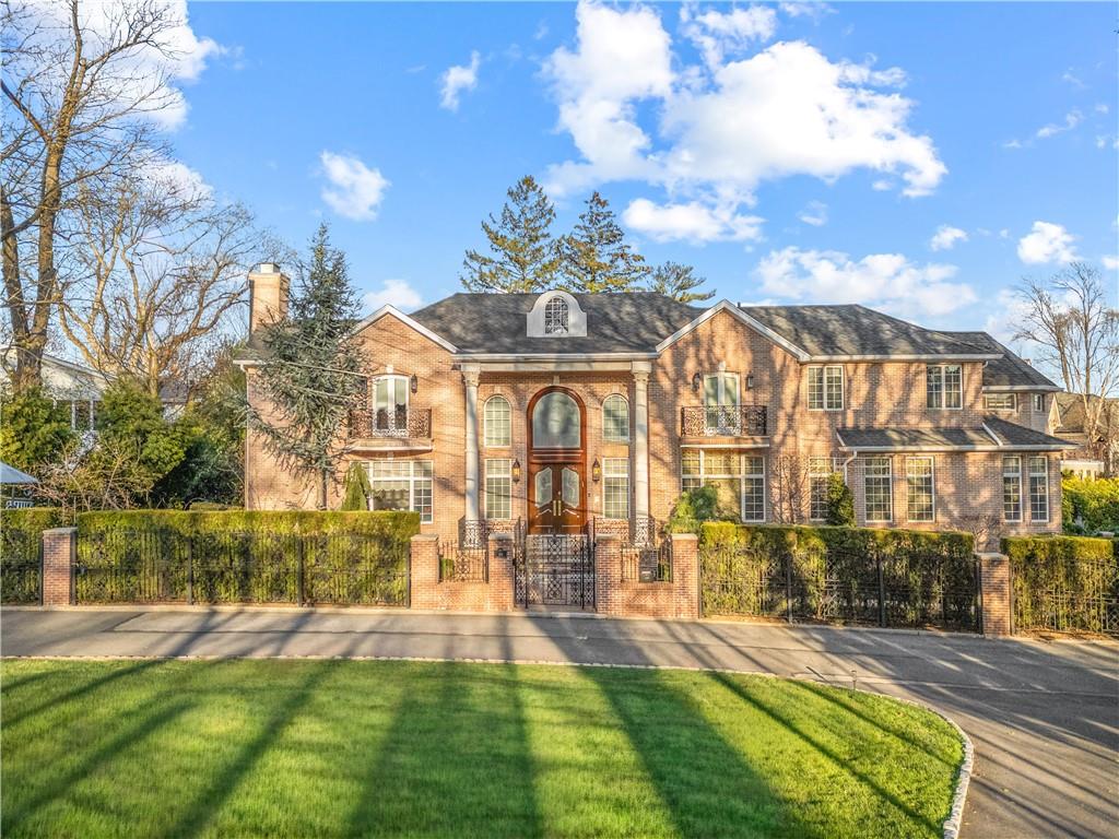 120 College Place Todt Hill Staten Island NY 10304