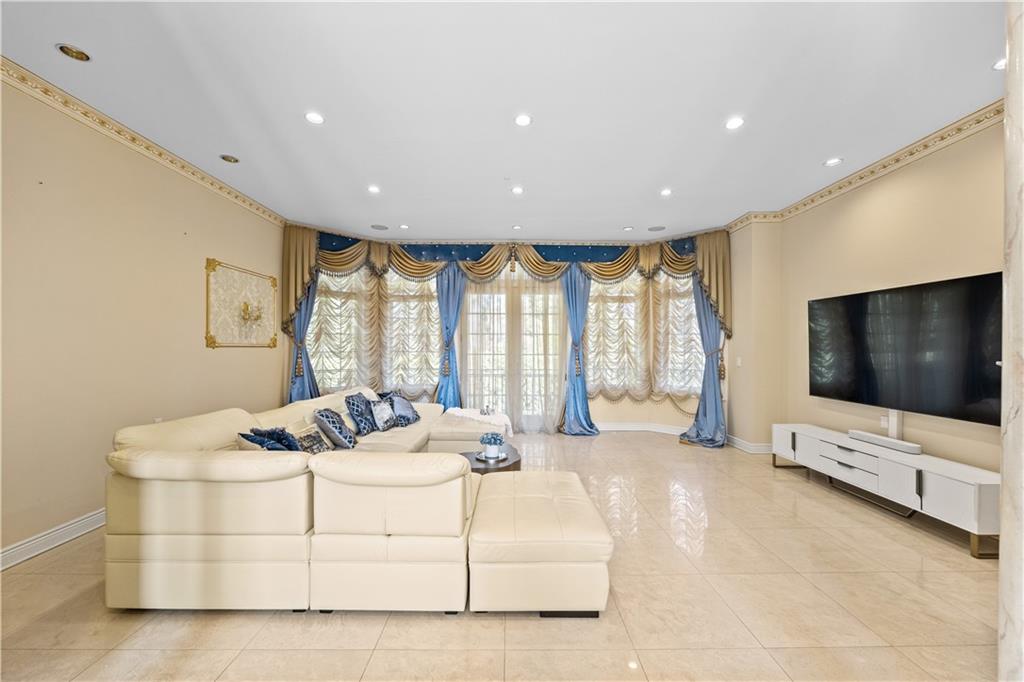 120 College Place Todt Hill Staten Island NY 10304