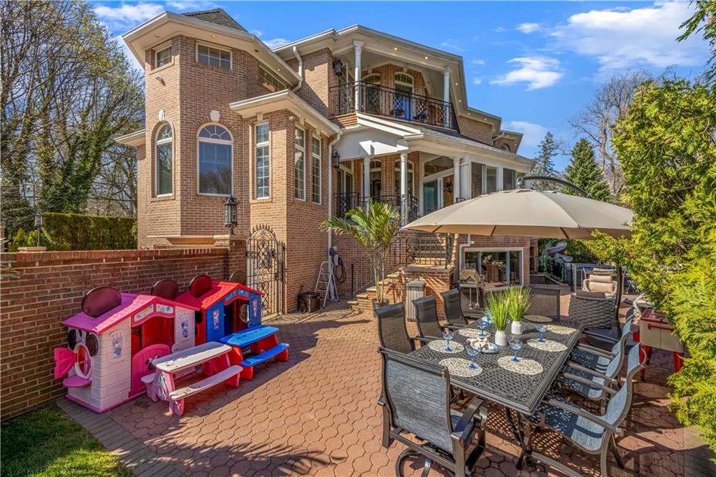 120 College Place Todt Hill Staten Island NY 10304