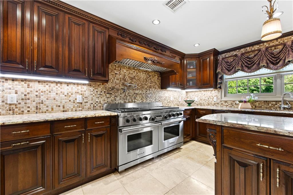 347 Deere Park Place Todt Hill Staten Island NY 10301