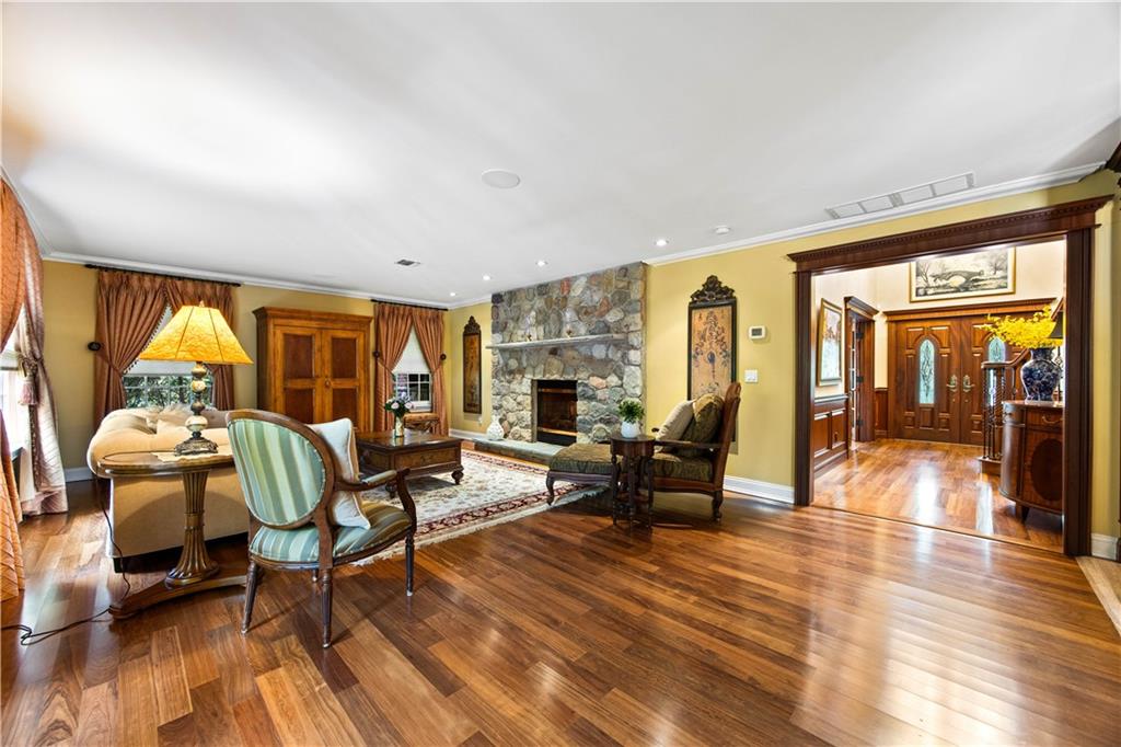 347 Deere Park Place Todt Hill Staten Island NY 10301
