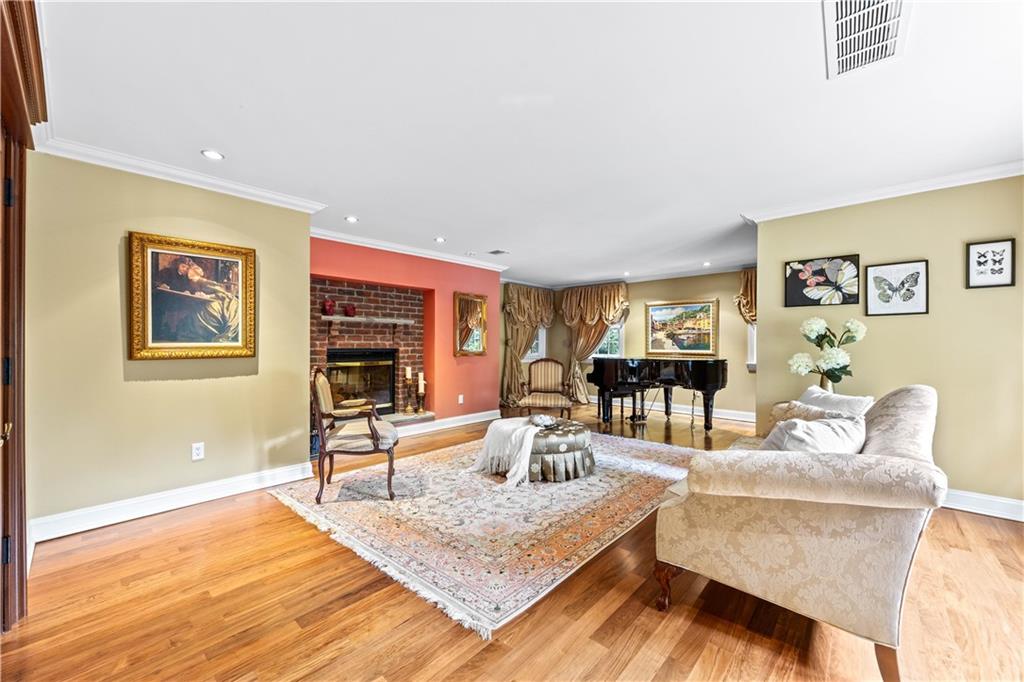 347 Deere Park Place Todt Hill Staten Island NY 10301