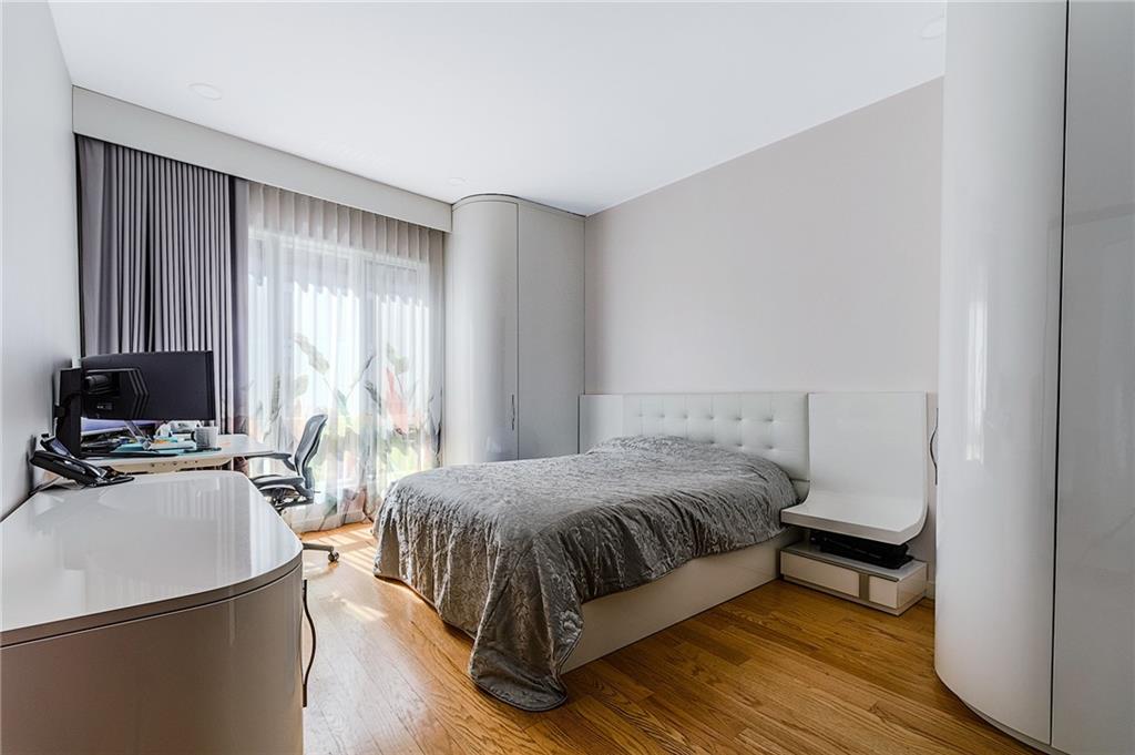 37 West End Avenue Manhattan Beach Brooklyn NY 11235