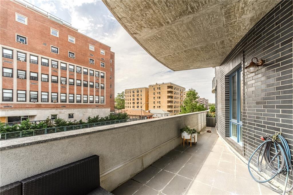 37 West End Avenue Manhattan Beach Brooklyn NY 11235