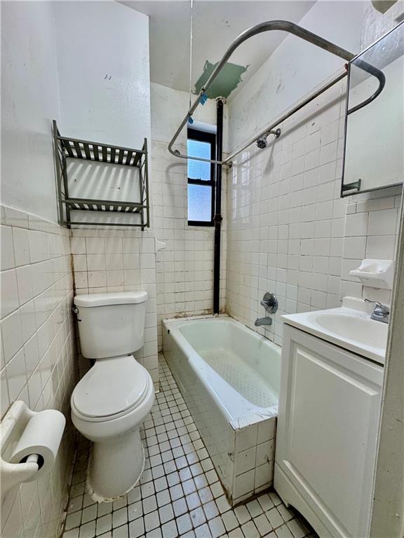 883 East 165th Street Longwood Bronx NY 10459