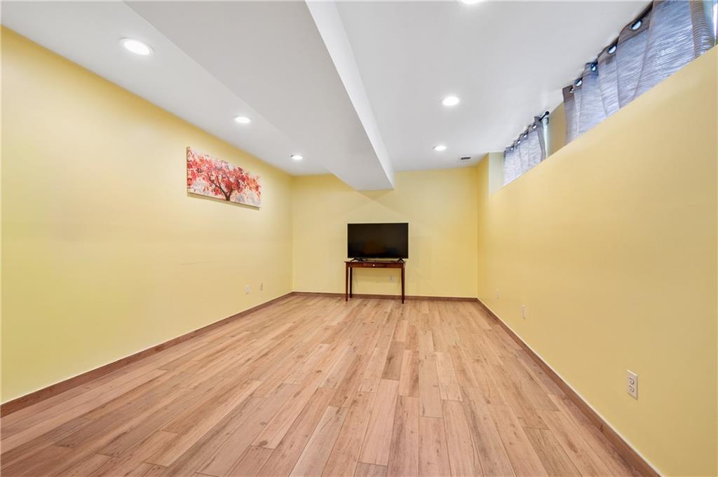 29 Latourette Lane New Springville Staten Island NY 10314