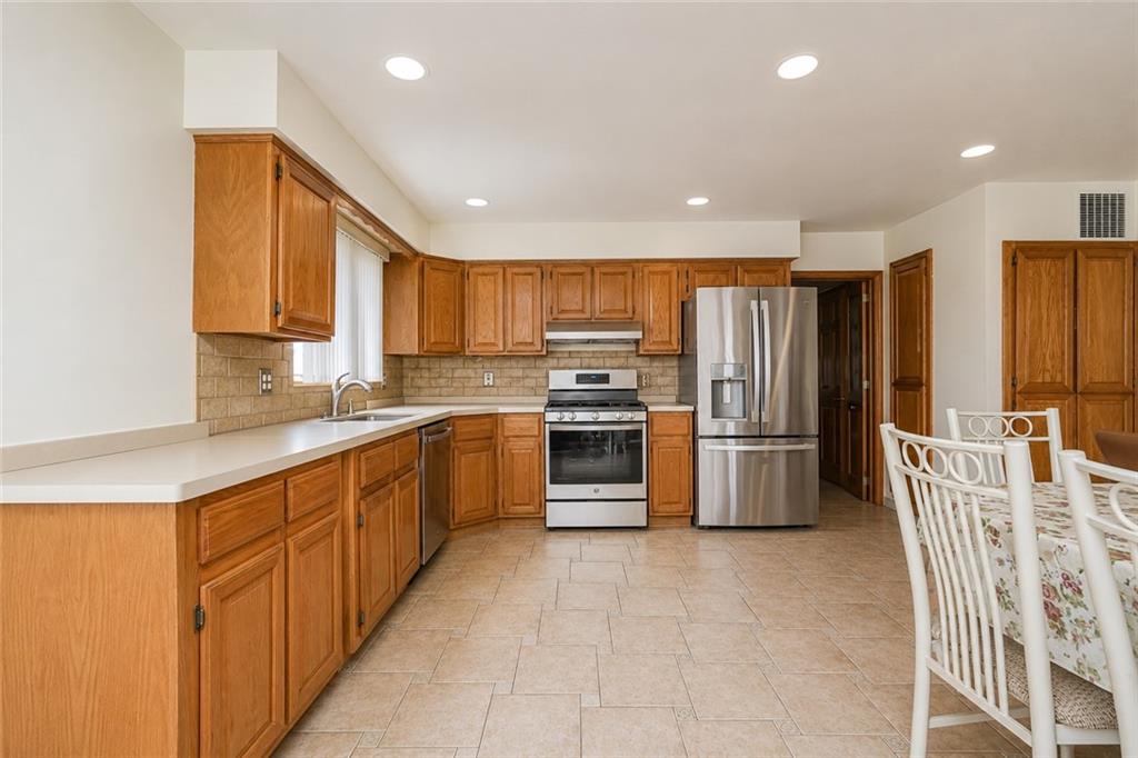 25 Furness Place New Springville Staten Island NY 10314