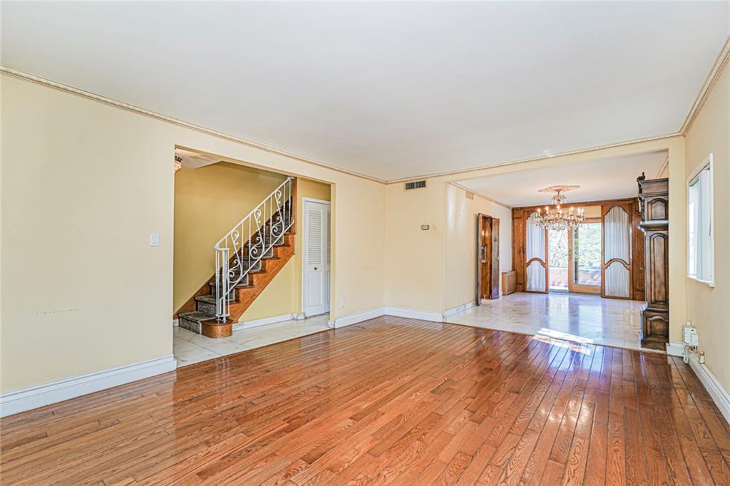 347 Bay 10th Street Dyker Heights Brooklyn NY 11228