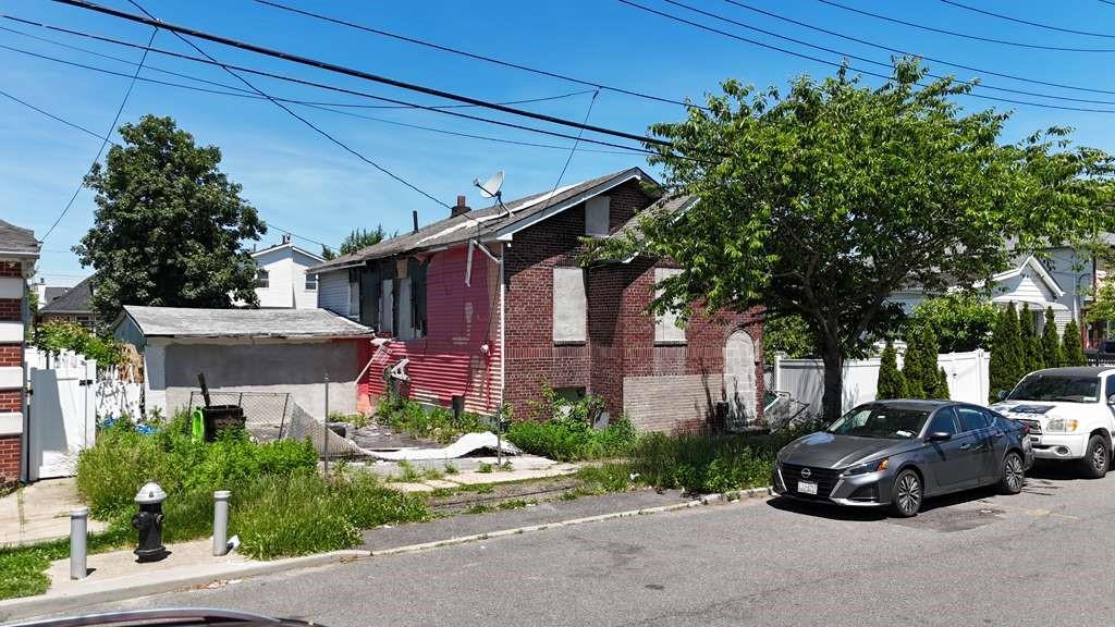 23 Winham Avenue Oakwood Staten Island NY 10306