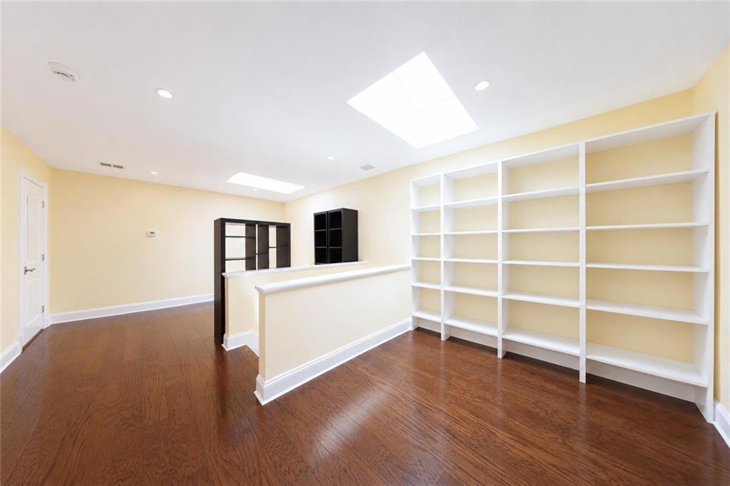 6475 Amboy Road Pleasant Plains Staten Island NY 10309