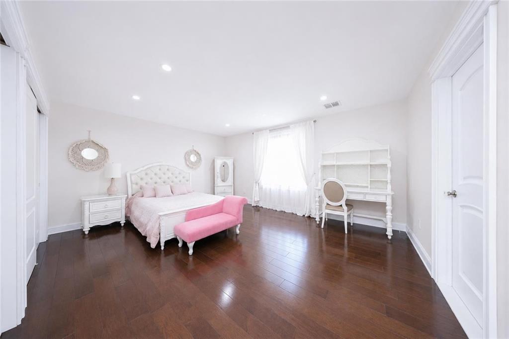 6475 Amboy Road Pleasant Plains Staten Island NY 10309