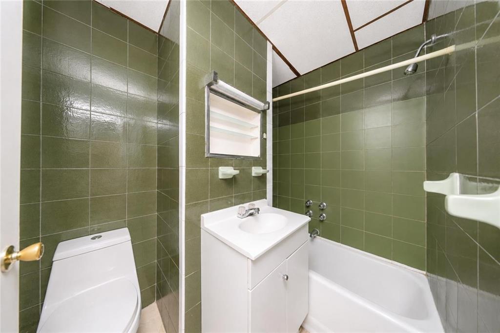 33 Avenue U Gravesend Brooklyn NY 11223