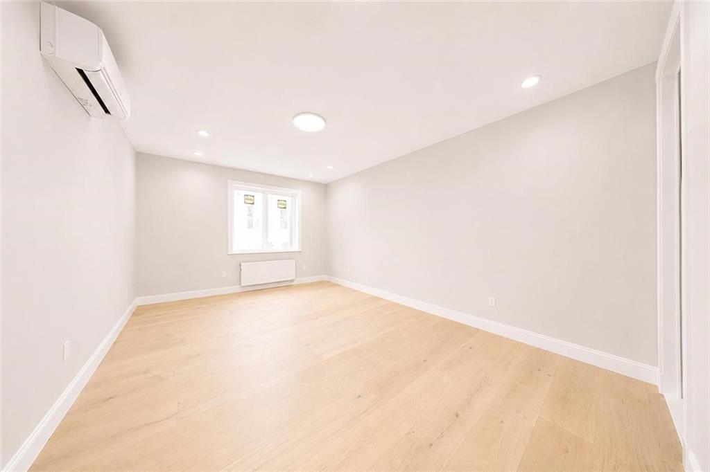 544 Falcon Avenue Oakwood Staten Island NY 10306