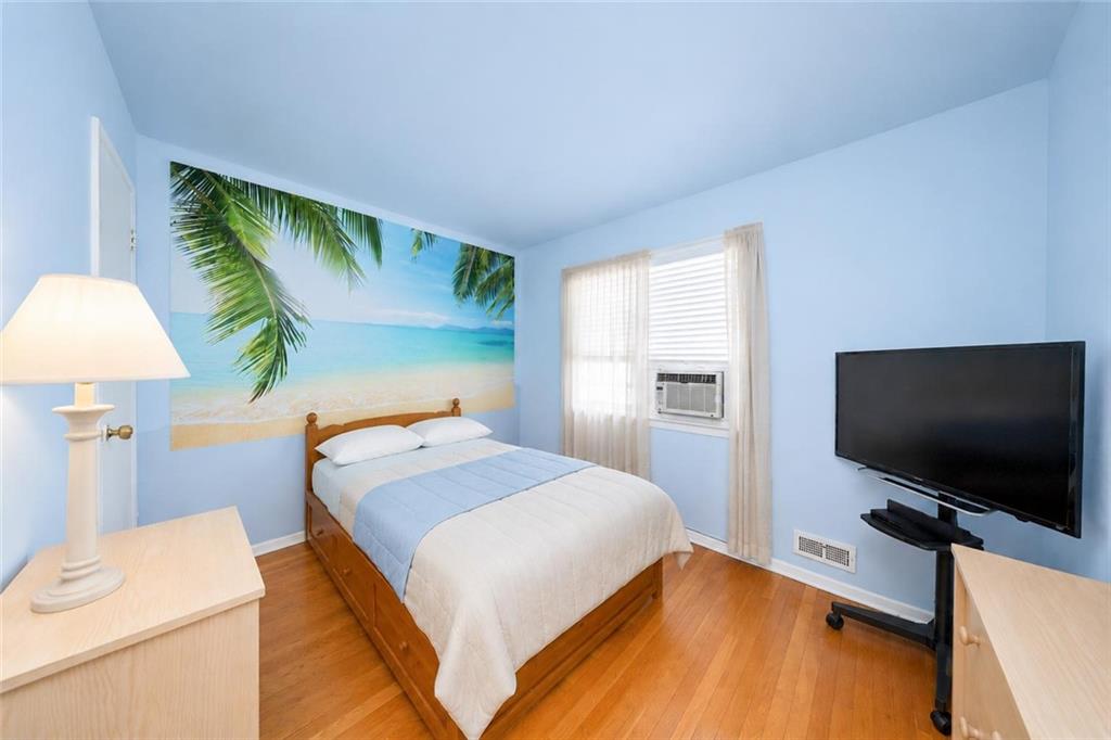 176 Tysens Lane Oakwood Staten Island NY 10306