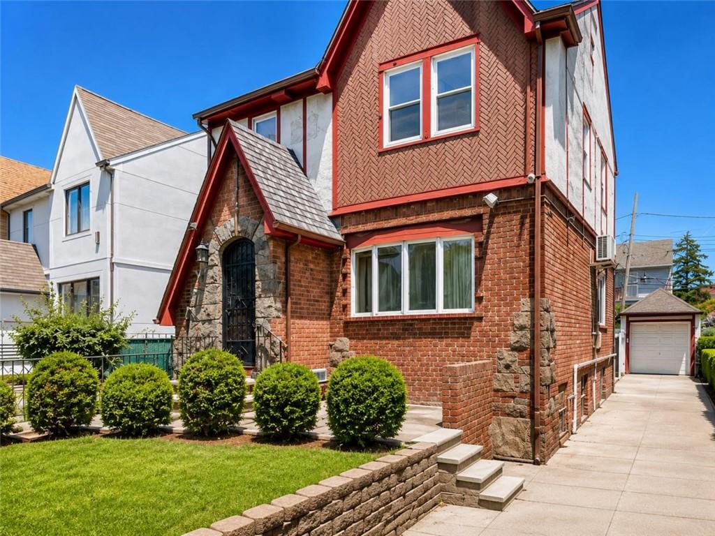 29 Exeter Street Manhattan Beach Brooklyn NY 11235