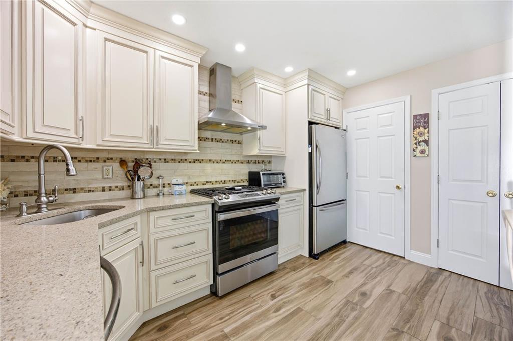522 Medina Street Oakwood Staten Island NY 10306