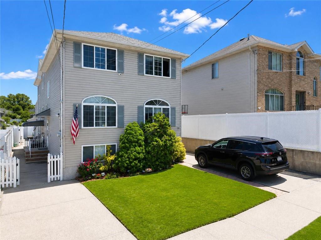 32 Franklin Place Manor Heights State Island NY 10314