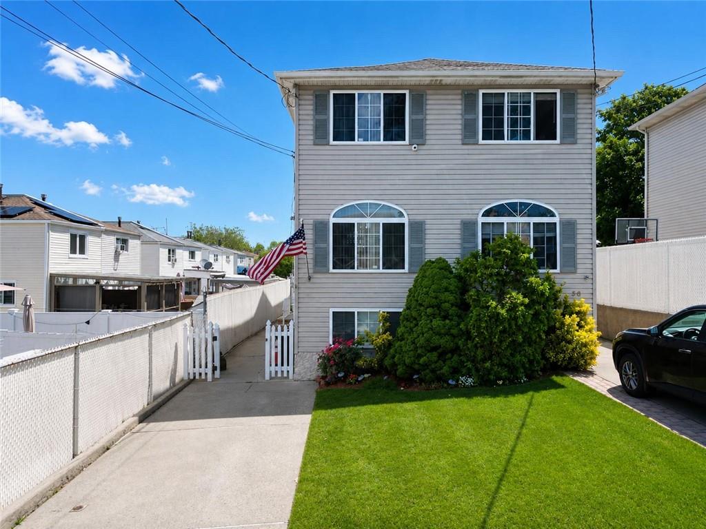32 Franklin Place Manor Heights State Island NY 10314