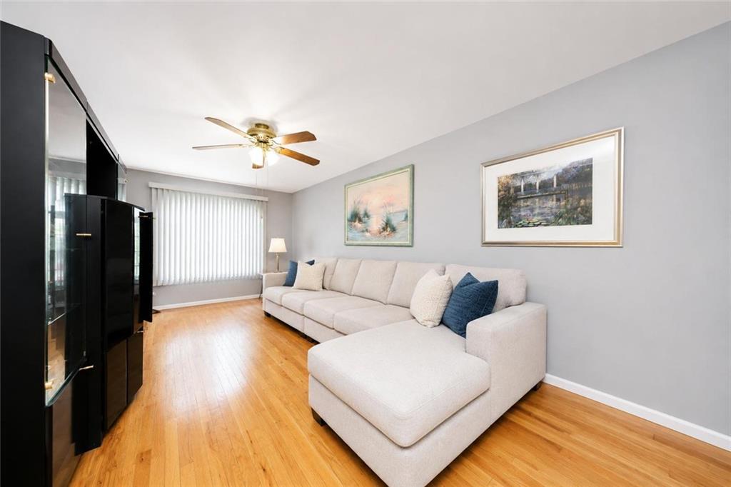32 Franklin Place Manor Heights State Island NY 10314