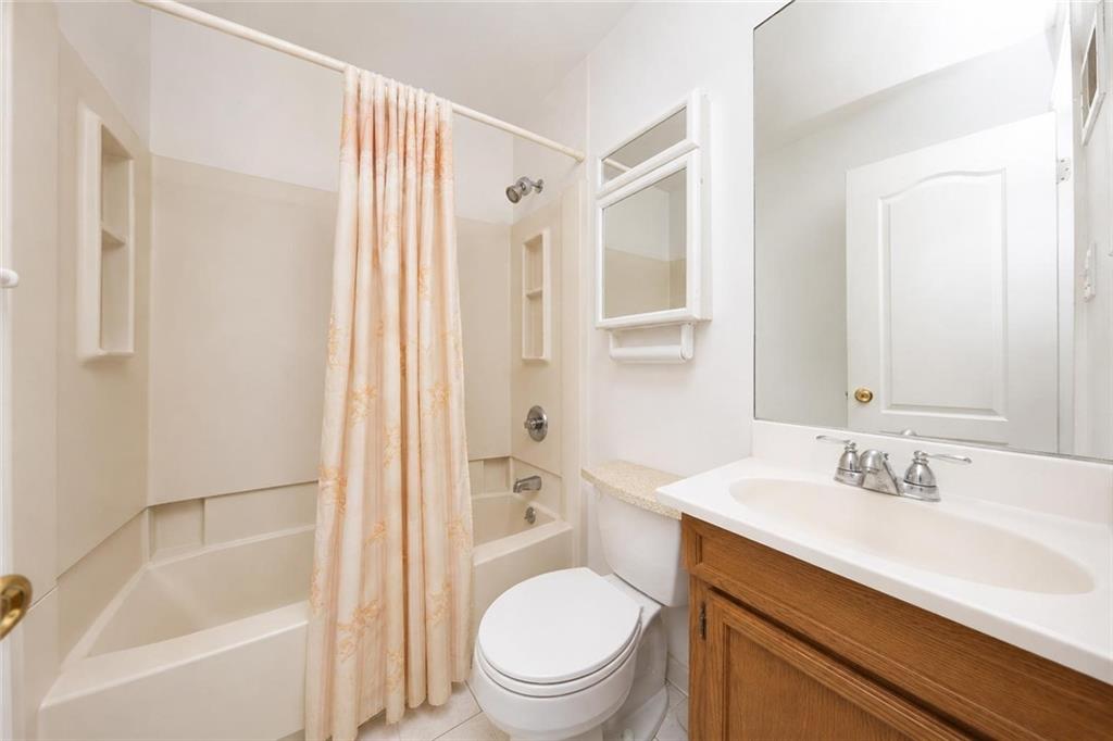 32 Franklin Place Manor Heights State Island NY 10314