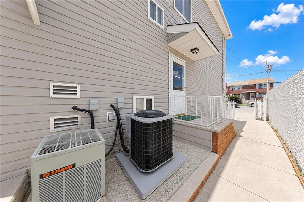 32 Franklin Place Manor Heights State Island NY 10314
