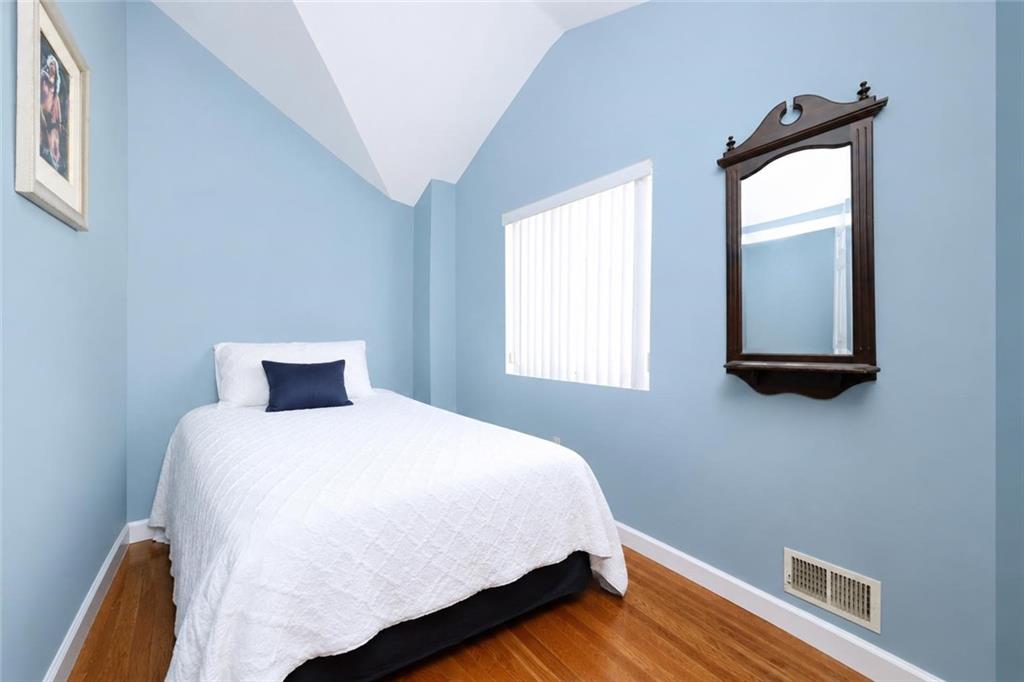 32 Franklin Place Manor Heights State Island NY 10314