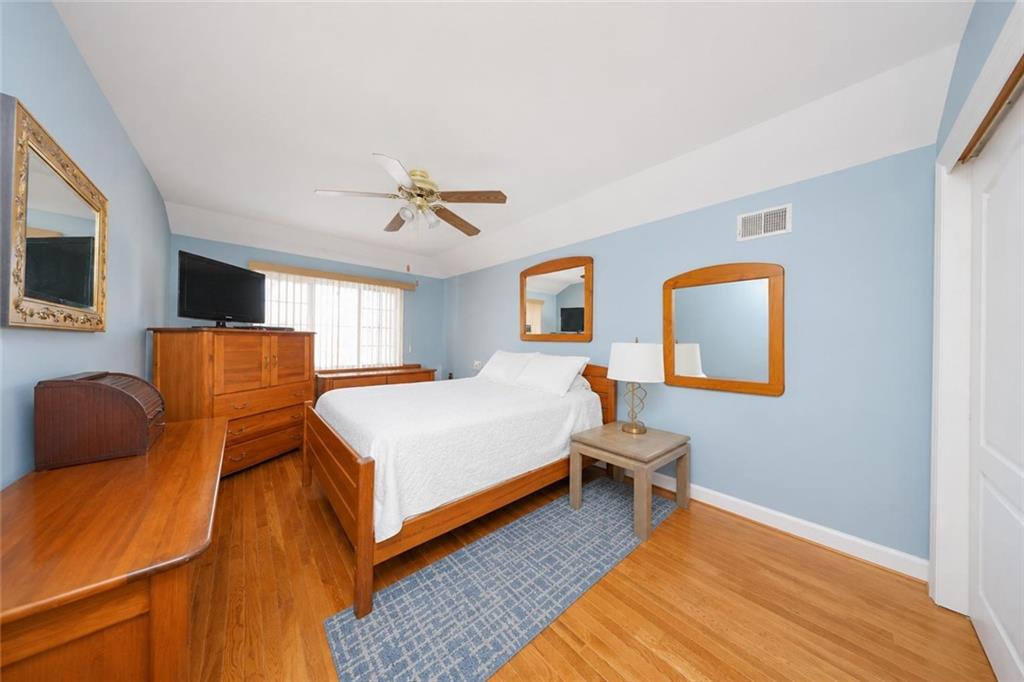 32 Franklin Place Manor Heights State Island NY 10314