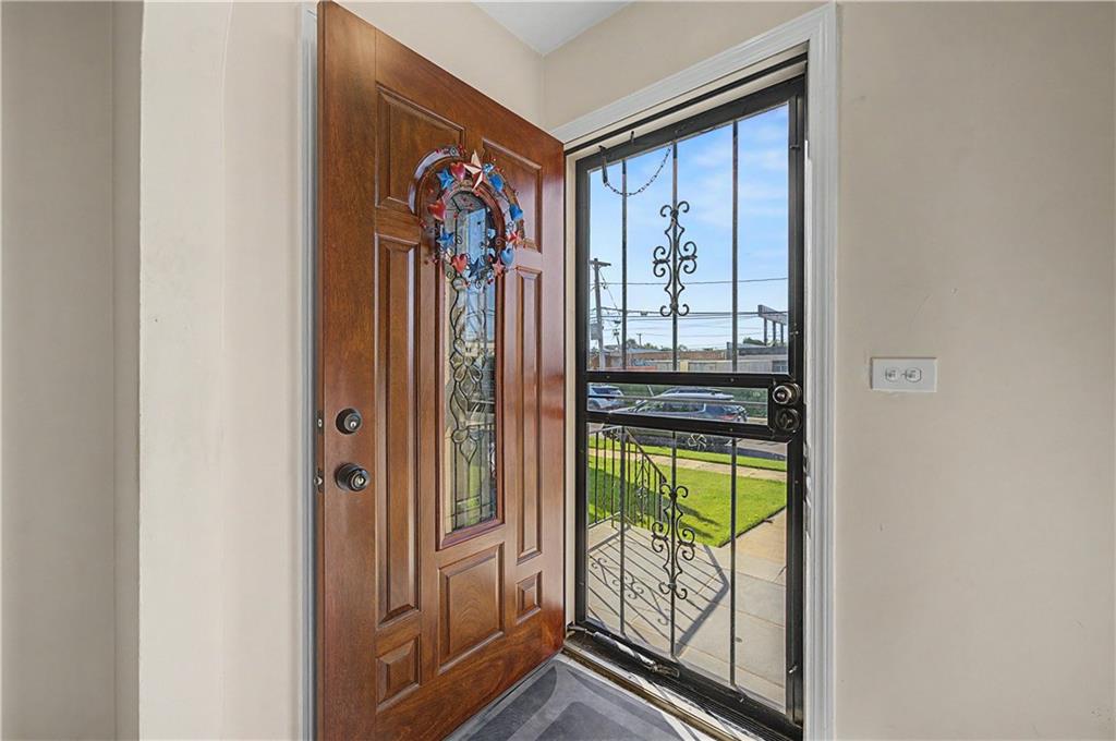 465 Washington Place Out of NYC Mineola NY 11501
