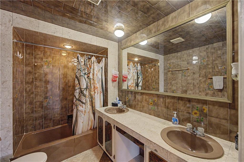 465 Washington Place Out of NYC Mineola NY 11501