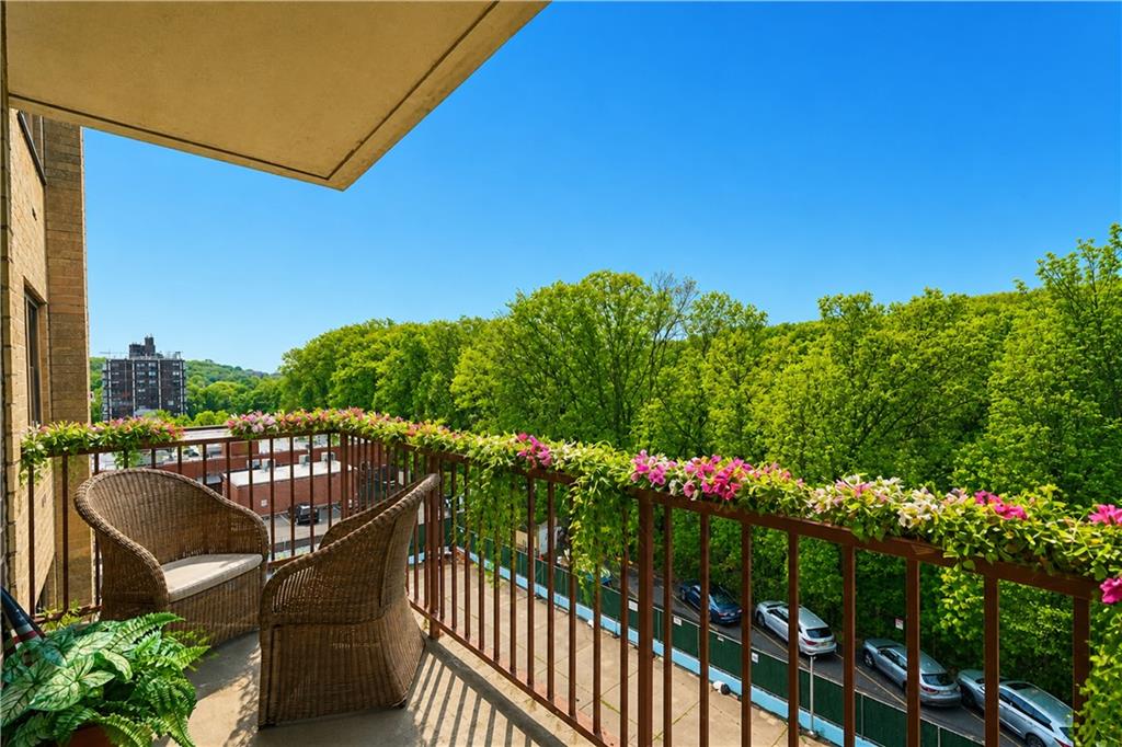 1000 Clove Road Staten Island NY 10301