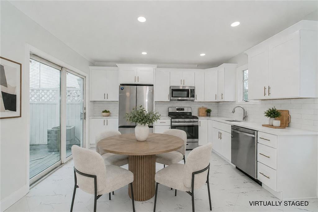 12 Lexington Lane Great Kills Staten Island NY 10308-1561