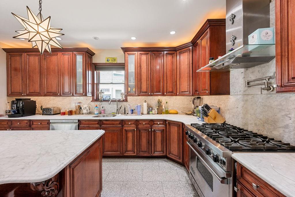 296 Edgewater Street Rosebank Staten Island NY 10305
