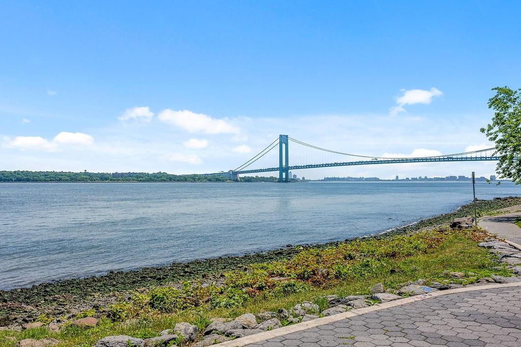 296 Edgewater Street Rosebank Staten Island NY 10305