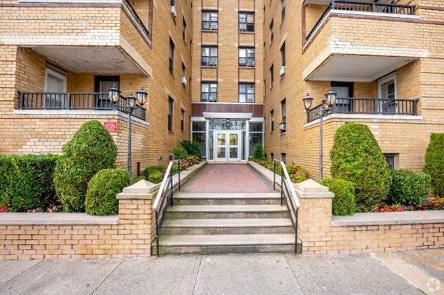 150 West End Avenue Manhattan Beach Brooklyn NY 11235
