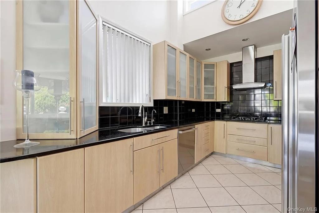 4082 Ocean Avenue Manhattan Beach Brooklyn NY 11235