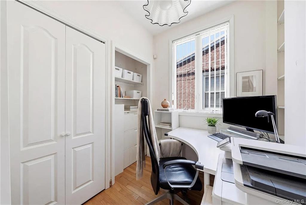4082 Ocean Avenue Manhattan Beach Brooklyn NY 11235