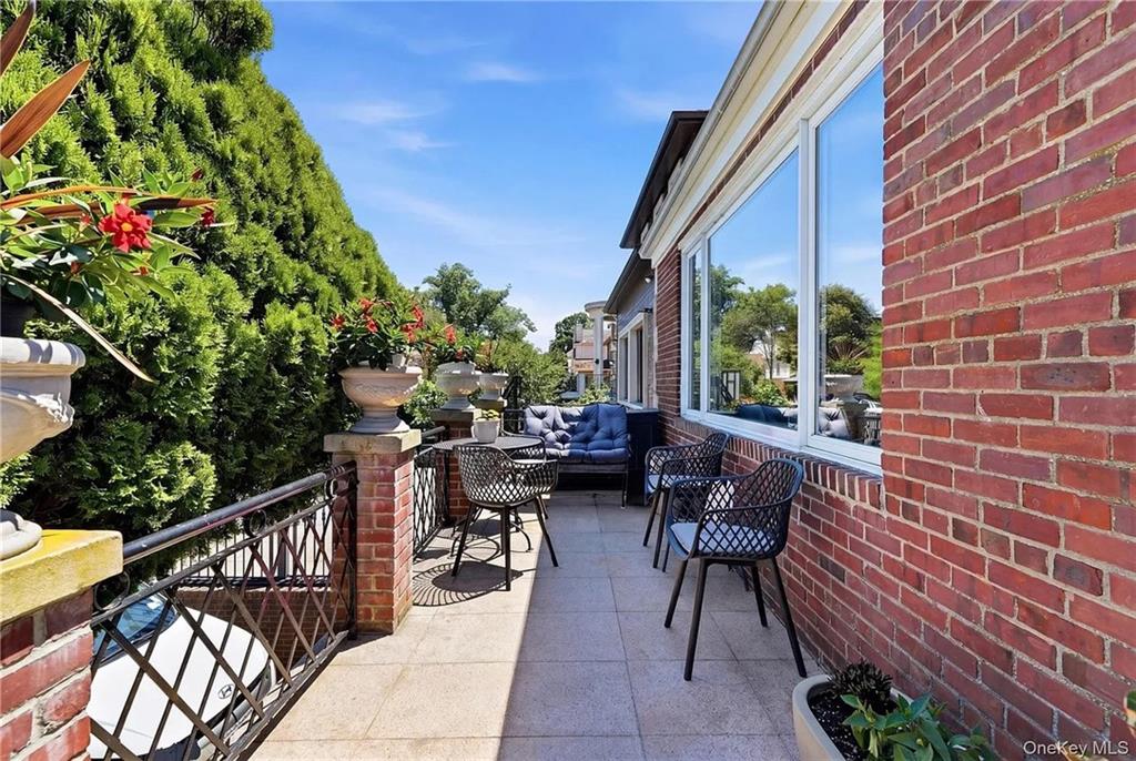 4082 Ocean Avenue Manhattan Beach Brooklyn NY 11235