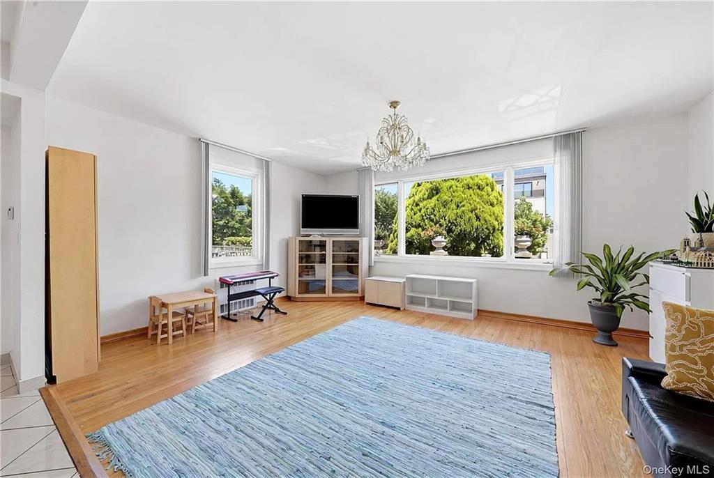 4082 Ocean Avenue Manhattan Beach Brooklyn NY 11235
