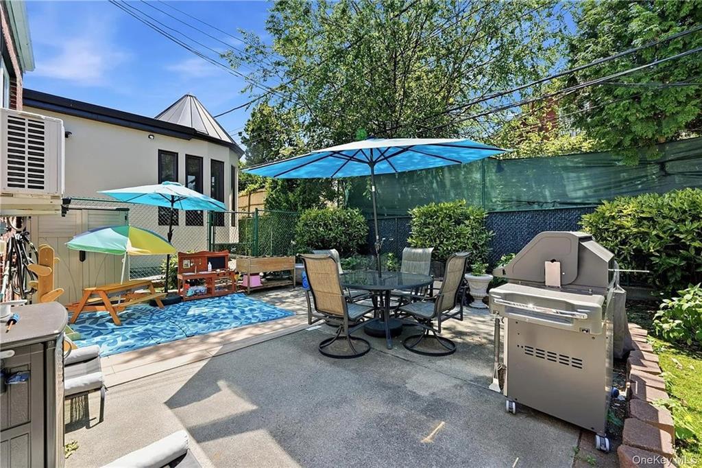4082 Ocean Avenue Manhattan Beach Brooklyn NY 11235
