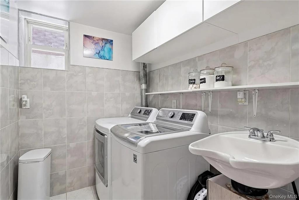 4082 Ocean Avenue Manhattan Beach Brooklyn NY 11235