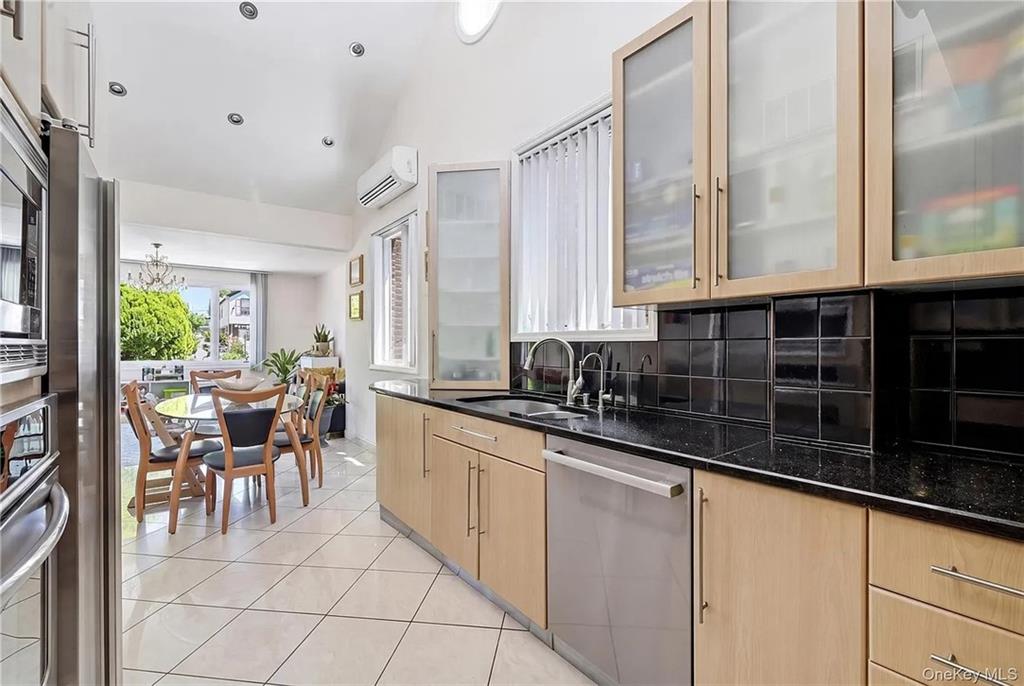 4082 Ocean Avenue Manhattan Beach Brooklyn NY 11235