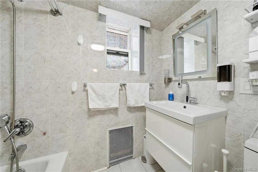 4082 Ocean Avenue Manhattan Beach Brooklyn NY 11235