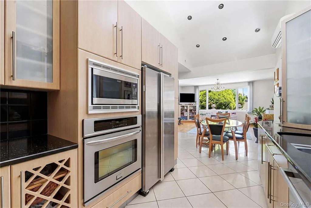 4082 Ocean Avenue Manhattan Beach Brooklyn NY 11235