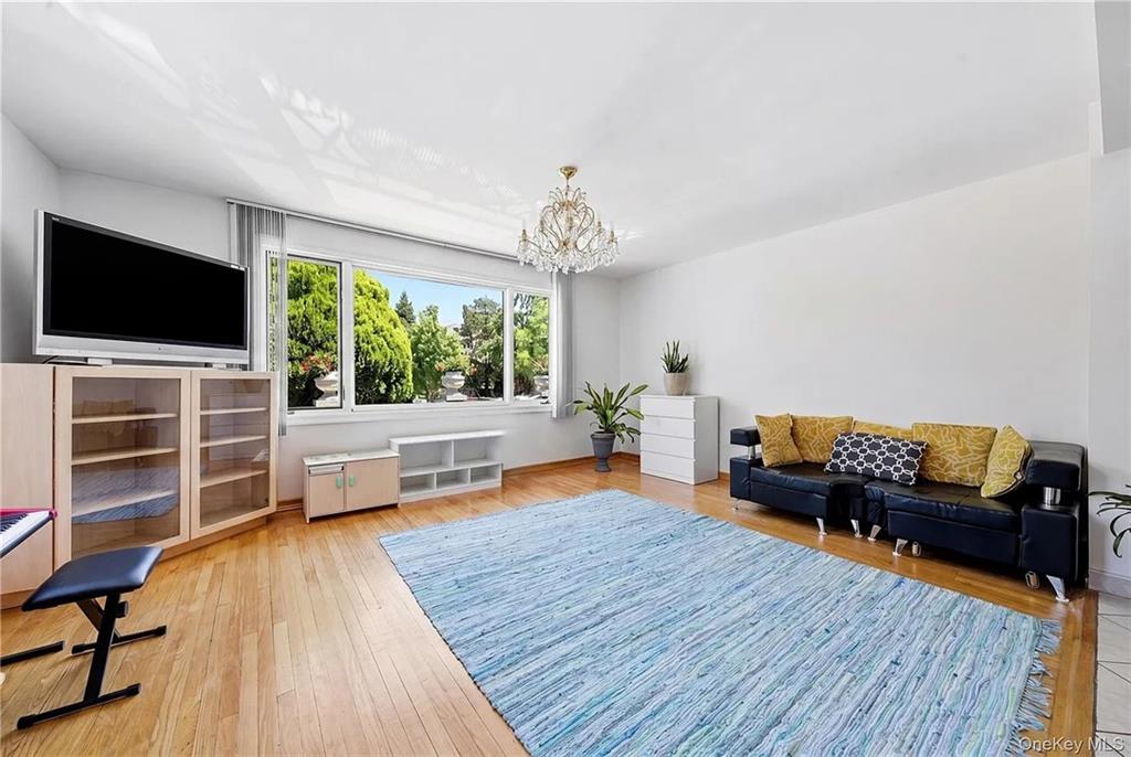 4082 Ocean Avenue Manhattan Beach Brooklyn NY 11235