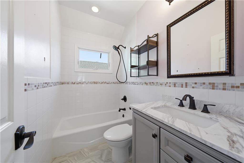 64 Coventry Gdns Out of NYC Lynbrook NY 11563