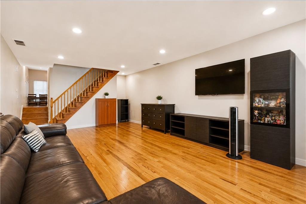 218 Essex Drive New Springville Staten Island NY 10314