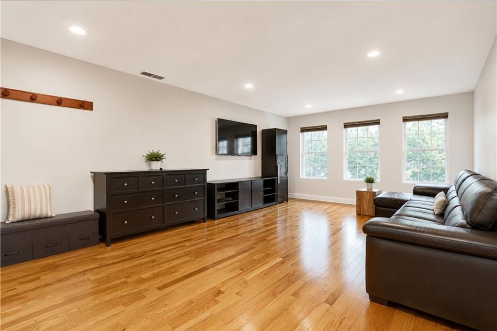 218 Essex Drive New Springville Staten Island NY 10314
