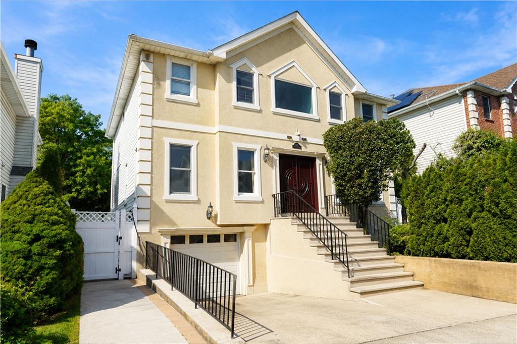 22 Putters Court Silver Lake Staten Island NY 10301